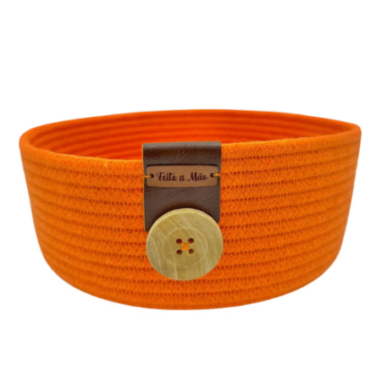 Cesto Laranja com Botão de Madeira - Artesã Lucy