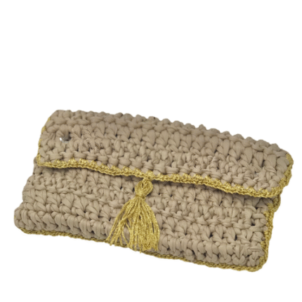 Bolsa Bege Pingente de Tacel Dourado - Artesã Cida Lopes